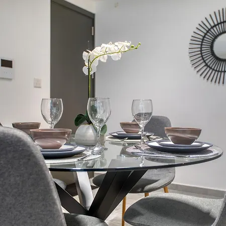 Cozy 1br At Cavarra Gardens Sleeps 2