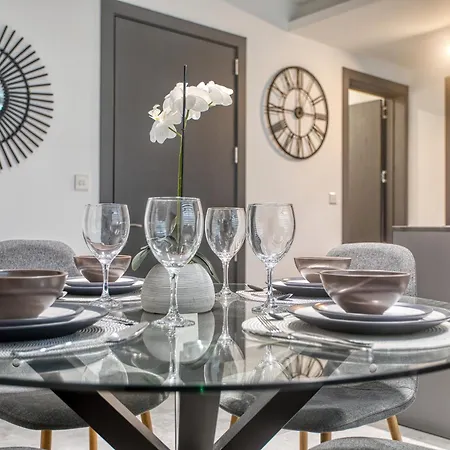 Апартаменты Cozy 1br At Cavarra Gardens Sleeps 2